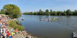 Panorama-Aufnahmen vom Fl&ouml;rsheimer Drachenbootrennen.
