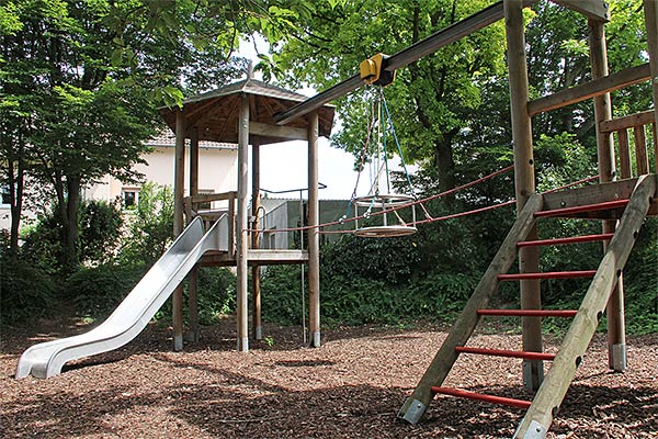 Spielplatz in der Heinrich-Br&uuml;ning-Stra&szlig;e