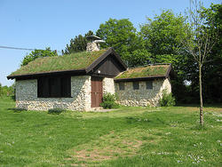 Die Grillh&uuml;tte auf dem Abenteuerspielplatz in Keramag/Falkenberg.