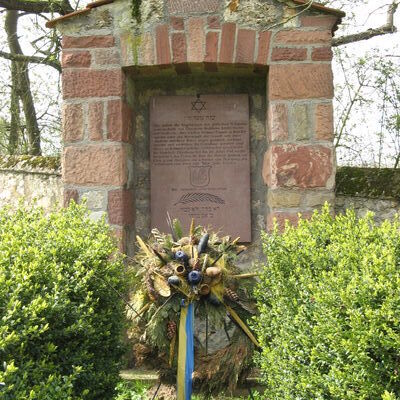 Gedenkstein auf dem jüdischen Friedhof